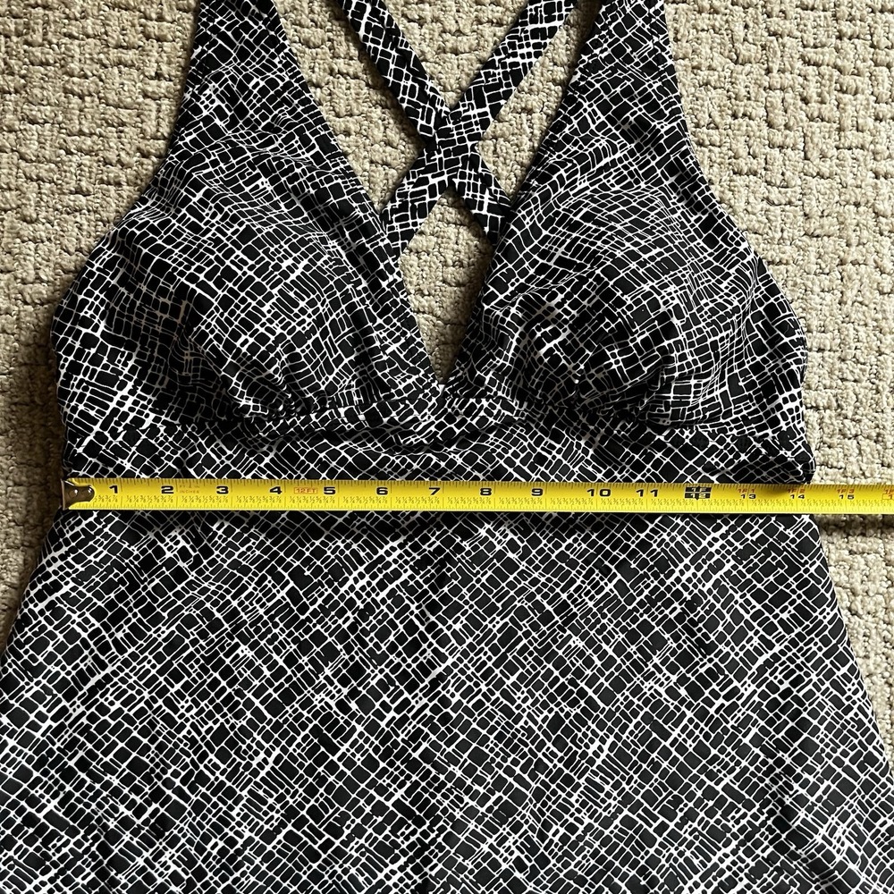 Jaclyn Smith Women's Black And White Size 12 Tankini Swim Top Padded Bra Area - Picture 8 of 14